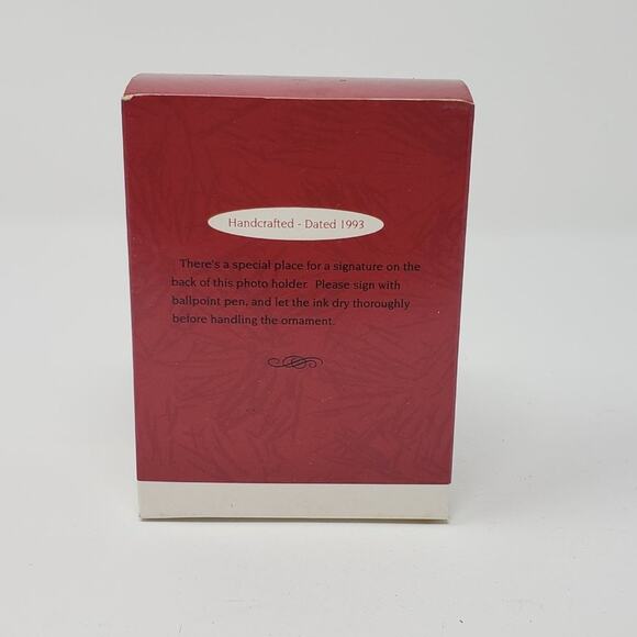 1993 Hallmark To My Grandma Handcrafted Keepsake Holiday Christmas Ornament. - Picture 2 of 5